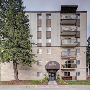 Waterloo Ave Apartments - Photo 2