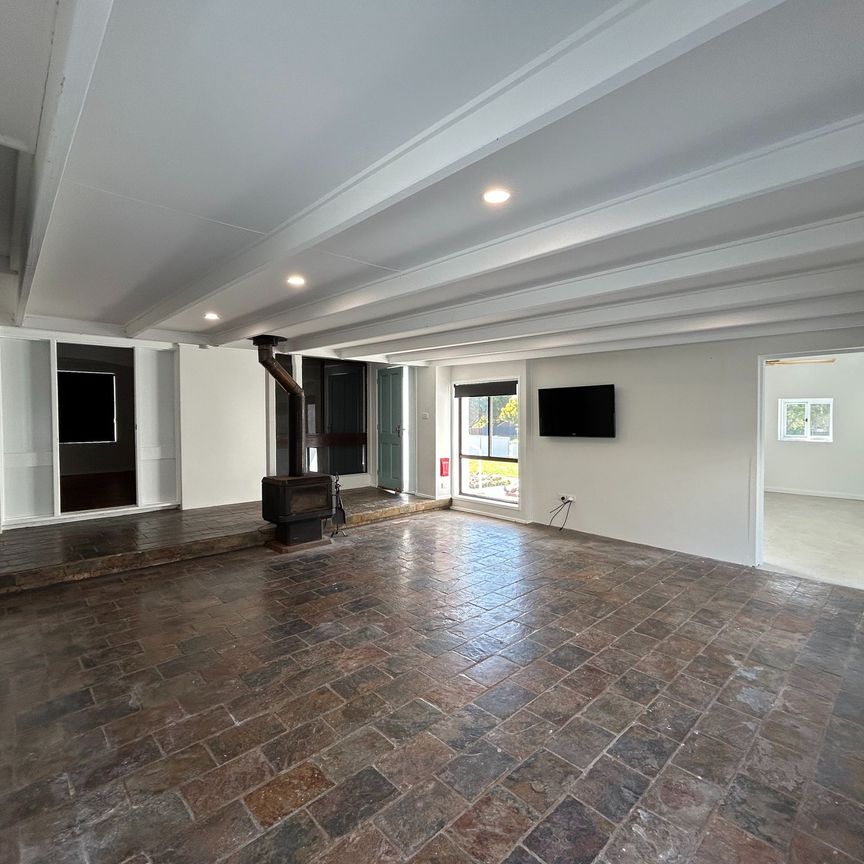 Coastal 4 Bed - 2 Bath, Outdoor Entertaining, Ducted Air - Photo 1