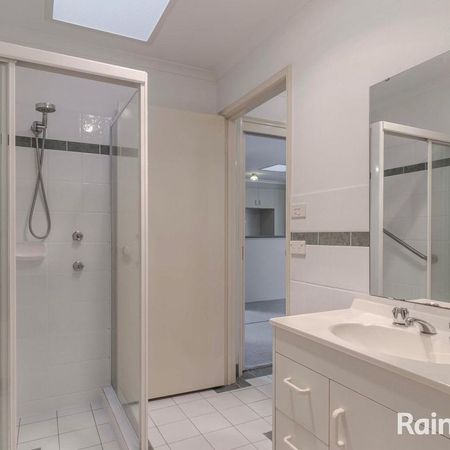 Charming 3-Bedroom Family Home in Prime Location - Photo 4