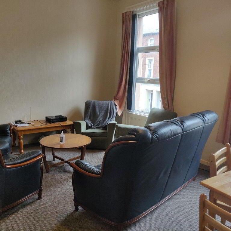 Flat 2, 18 Lawrence Street, Belfast, BT7 1LF - Photo 1