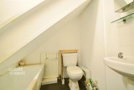 1 bedroom in a flat share to rent - Photo 3