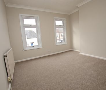 2 bedroom Terraced House to let - Photo 6