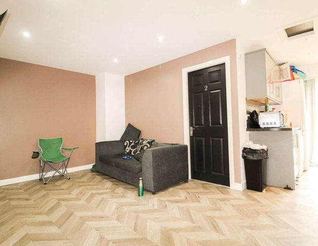 Boaler Street Room 1 (Double) - Photo 1