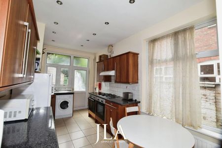 6 bedroom terraced house to rent - Photo 5