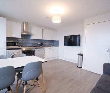 O’Leary Square – Room 4 - Photo 3
