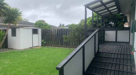 Cozy 2 Bedroom Home - Great Location - Photo 4