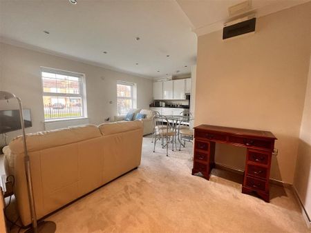 2 bedroom flat to rent - Photo 2