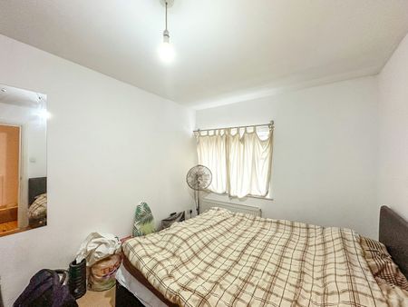 Flat to rent on - Photo 3