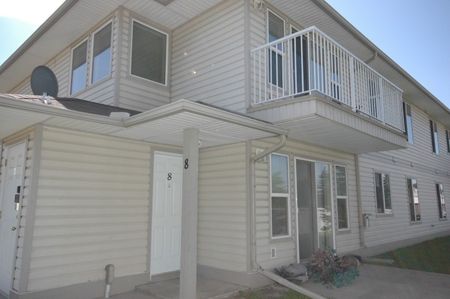 Gorgeous 2-Bed Upper Floor Condo in Stony Plain - Photo 2