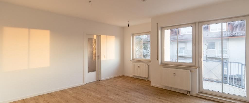 MARKKLEEBERG + 3-RAUM WOHNUNG + 1.OG + FREI AB 01/2026 - Photo 1