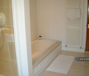 4 bedroom terraced house to rent - Photo 2