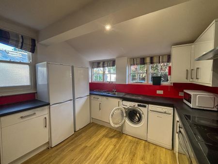 1 bedroom in a house share to rent - Photo 4