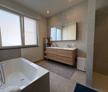 Prachtig gerenoveerde rijwoning met 3 slaapkamers! - Foto 4