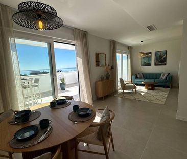 2 bedroom luxury penthouse for rent in Estepona, Andalusia - Photo 2