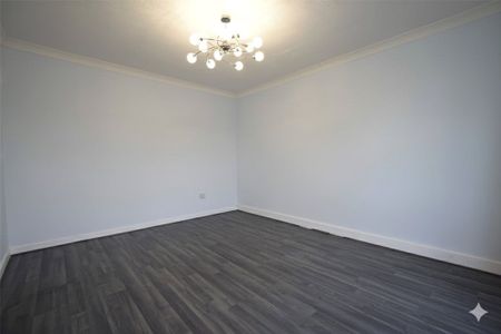 Straight Road, Romford, RM3 - Photo 4