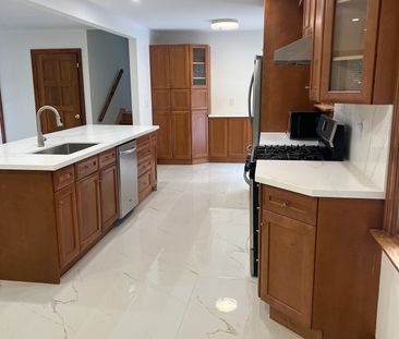 For Lease - 224 Park Avenue, East Gwillimbury, Ontario - Photo 4