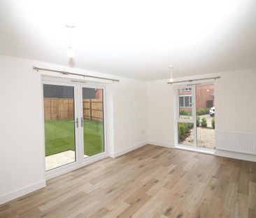 3 bedroom semi-detached house to rent - Photo 2