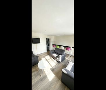 Room in a Shared House, Ings Road, LS9 - Photo 1