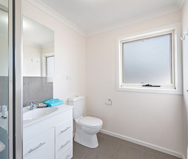 13 Kiama Street, Oak Park VIC 3046 - Townhouse For Rent | Domain - Photo 5