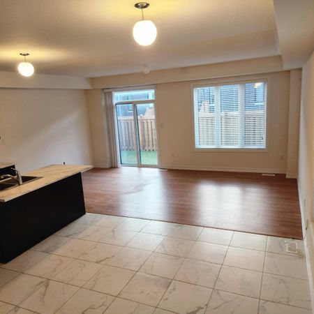 For Lease - 35 Tamworth Terrace, Barrie, Ontario - Photo 2