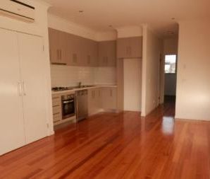What a location - Glenroy's Hidden Gem Awaits - Photo 1