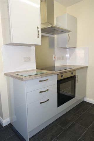 4 bedroom private hall to rent - Photo 5