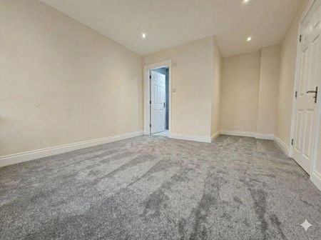 9 bedroom bungalow to rent - Photo 4