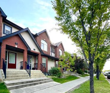 3 Bedrooms + 1.5 bathrooms Townhome in Terwillegar Towne, Edmonton - Photo 1