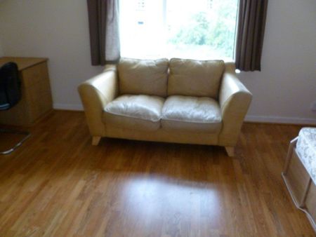 1 bedroom Studio in Flat 15, Leeds - Photo 3