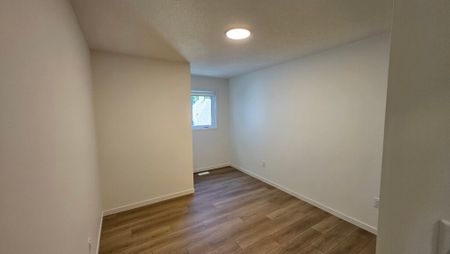 Edmonton Unfurnished Loft Rental in Delton - Stylish Garage Suite with Included Garage Parking and minutes from NAIT! - Photo 4