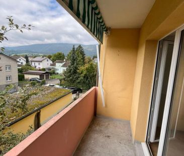 "Neu renoviert mit grossem Balkon und Aussicht" - Photo 1