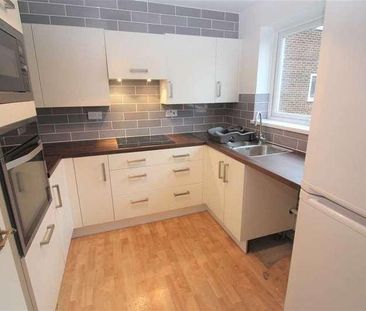 Bedroom First Floor Flat - Springfield, CM1 - Photo 5