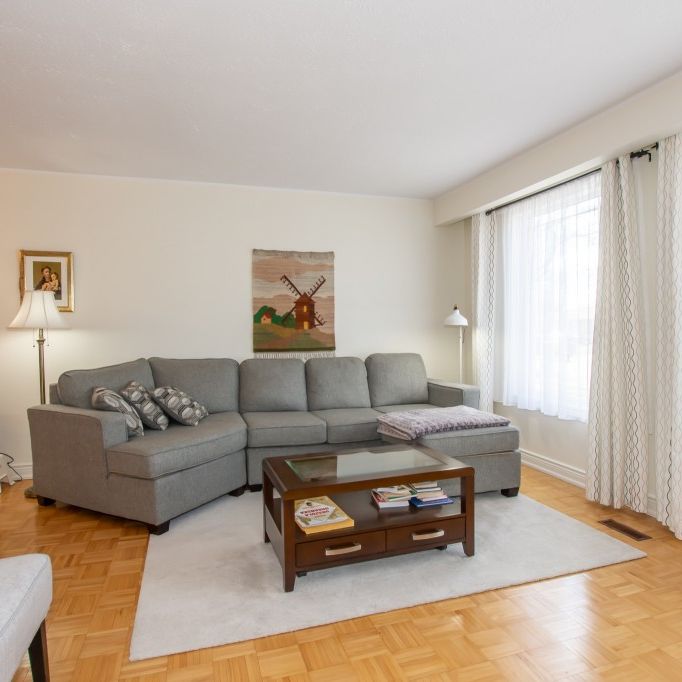 56 Meredith Dr, St. Catharines - 3 Bedroom Main Unit - Photo 1