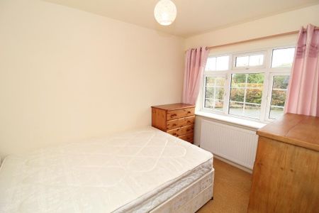 2 Bedroom Detached Bungalow To Rent - Photo 2