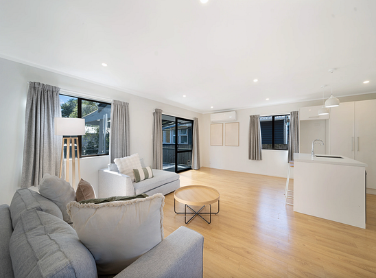 Short-Term Rental While on Market: Te Atatu South - Photo 1