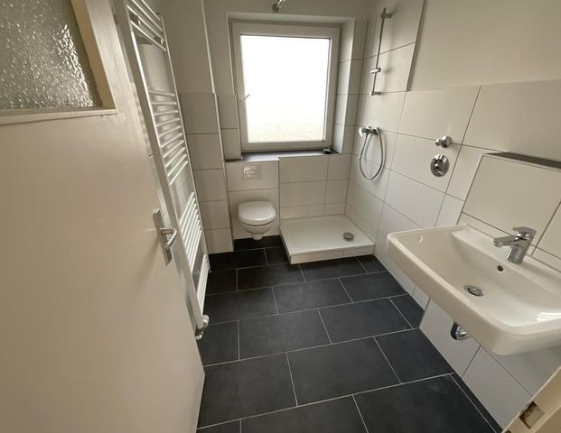 Bereits modernisierte 3-ZKB-Balkonwohohnung in gepflegtem Haus im Europaviertel zu vermieten! - Foto 1