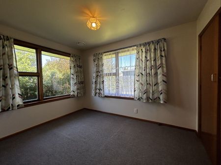 Two Bedroom Unit with Private Garden and Garage - Photo 2