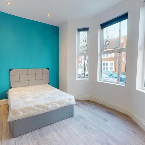 1 bedroom in a house share to rent - Photo 1