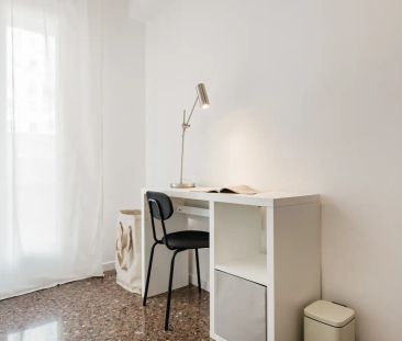 Room in a shared 5-bedroom apartment for rent in Exposició, with so... - Photo 3