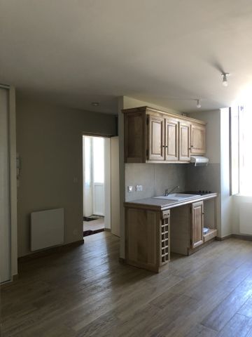 Location Appartement 1 pièce 28m² LA ROCHE CHALAIS 24490 - Photo 4