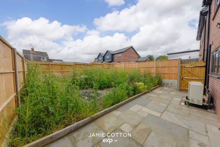 4 bedroom detached house to rent - Photo 2