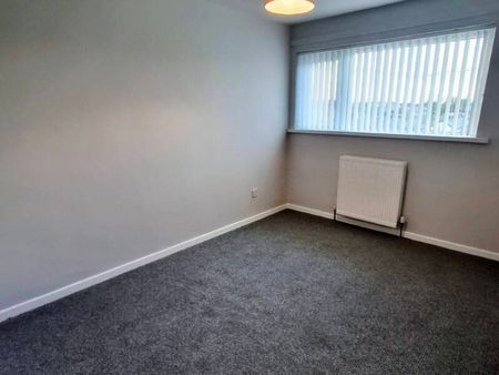 Partly Furnished 3 Bedroom Terrace - Photo 5