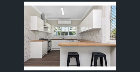 AIR-CONDITIONED MODERN FAMILY HOME, BRAND NEW KITCHEN PLUS OFF STREET PARKING FOR THREE CARS - Photo 3