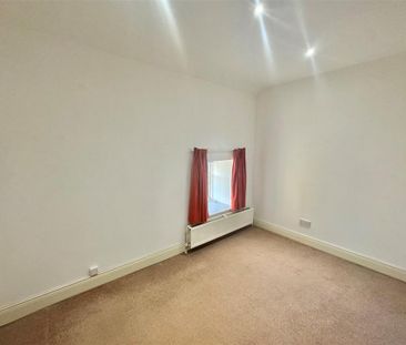 4 bedroom detached house to rent - Photo 2