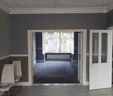 3 Bed Semi-Detached House, Manchester, M16 - Photo 2