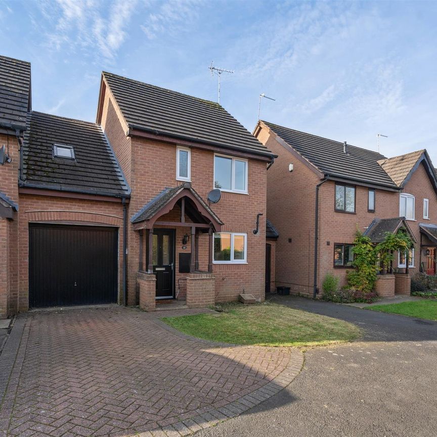 4 bed link detached house to rent in Hazeltree Grove, Solihull, B93 - Photo 1