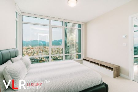 Condo in Burnaby, BC - Photo 4