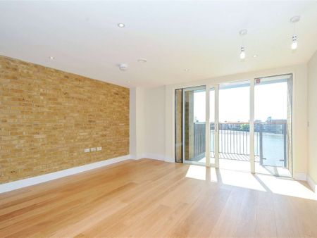 A well appointed 1 bedroom apartment situated on the third floor of this riverside development, located in the heart of Wapping, literally next door to Wapping Overground station. - Photo 5