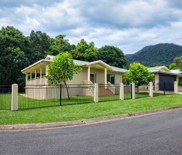 Lifestyle, Space & Privacy – Premium Redlynch Family Home - Photo 4