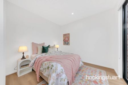 GREAT FAMILY HOME IN PRIME LOCATION - Photo 4